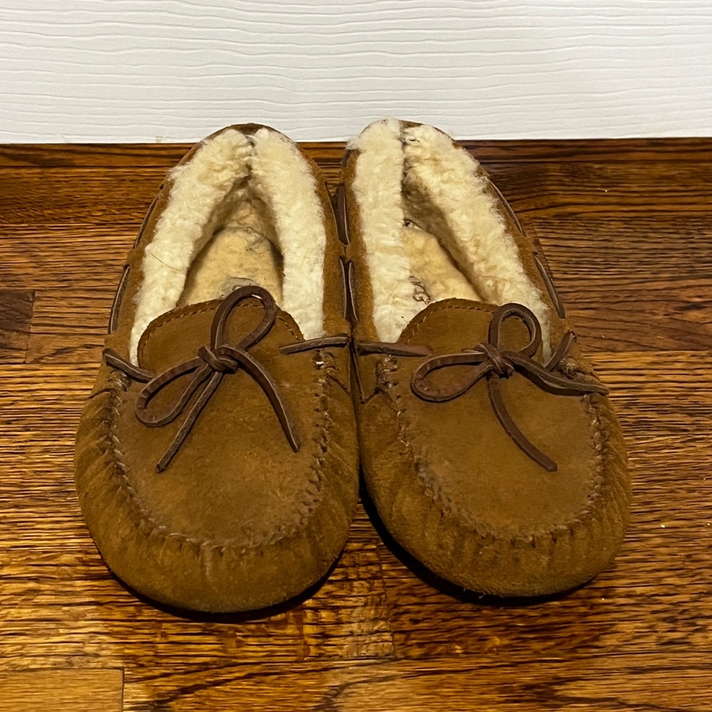 UGG Kid’s Dakota Slipper - Size 4
